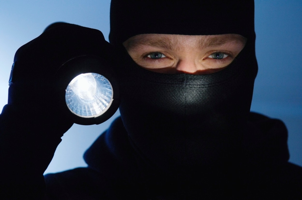 Lopovi odneli tijaru sa 367 dijamanata!