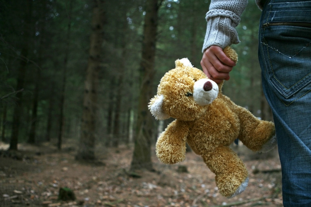 Devojčica se vodila kao oteta, a policajac je imao odnose s njom!