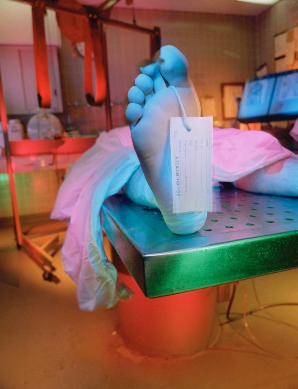 Ponestalo im mesta u mrtvačnici pa vlasti smislile "genijalnu" ideju, uskoro je gradom počeo da se ŠIRI SMRAD!