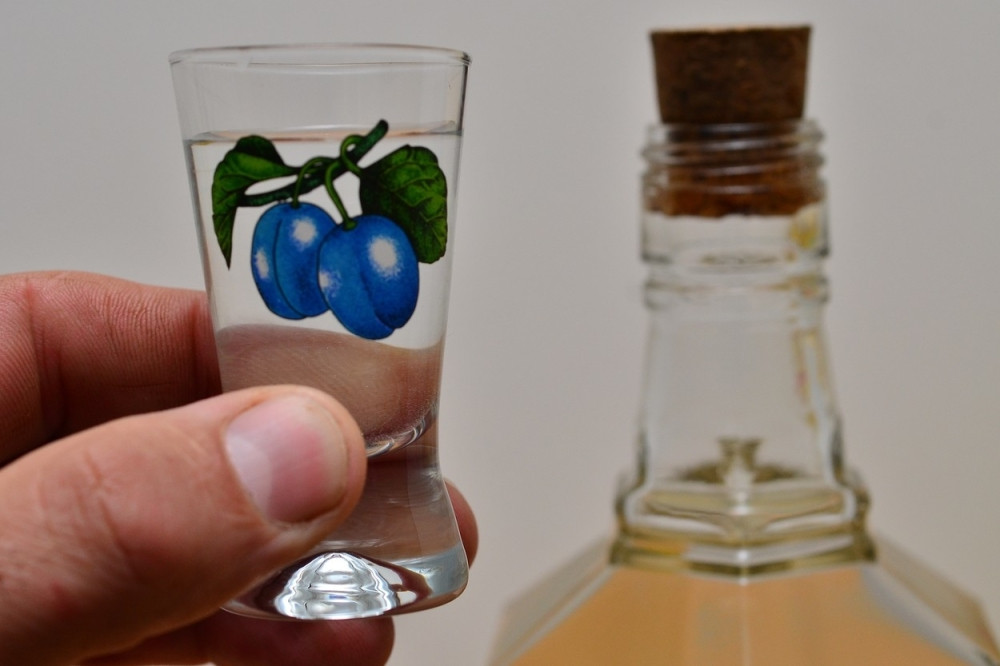 Tegobe koje će rakija rešiti pre nego lekovi!