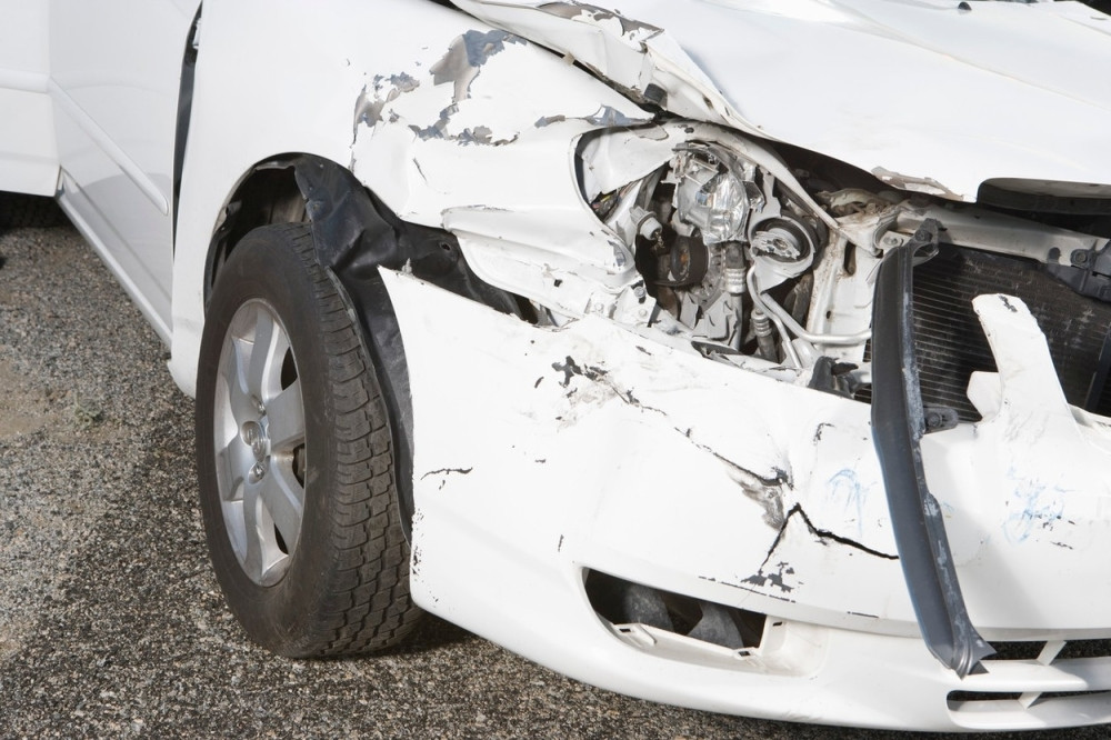 U sudaru bagija i pikapa poginulo troje dece