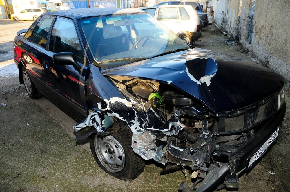 Novosađanin sleteo s puta, opljačkali ga dok je ležao bez svesti!