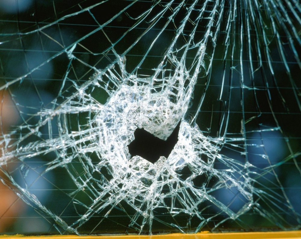 Razbijena stakla na prostorijama SNS