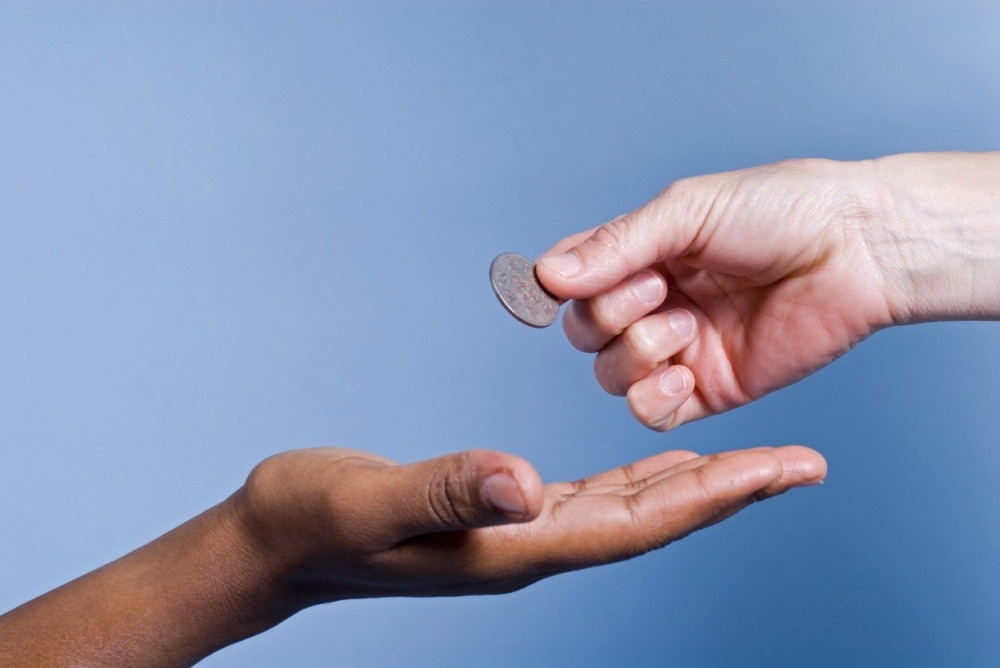 Trudnica je prosila sa svojim sinom, mladić je zastao i ostao ZGRANUT kad je video gde je otišla minut kasnije (FOTO)