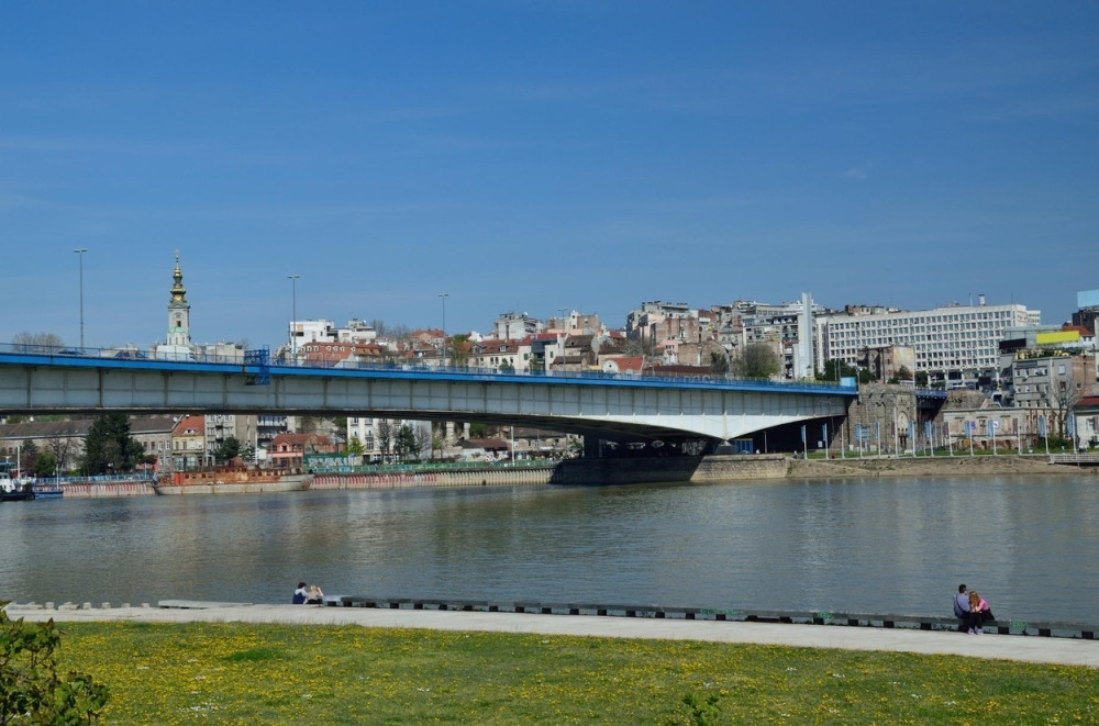 Žena htela da skoči, muž je sprečio!