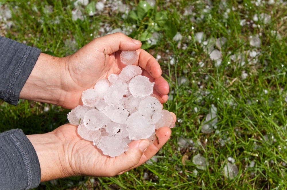 Jako nevreme sa gradom pogodilo Gornji Milanovac, kijamet stiže i u druge delove Srbije!