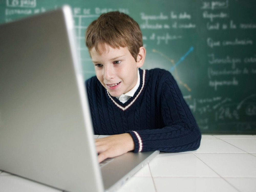 Deca uče da koriste dajl-ap konekciju! (FOTO)