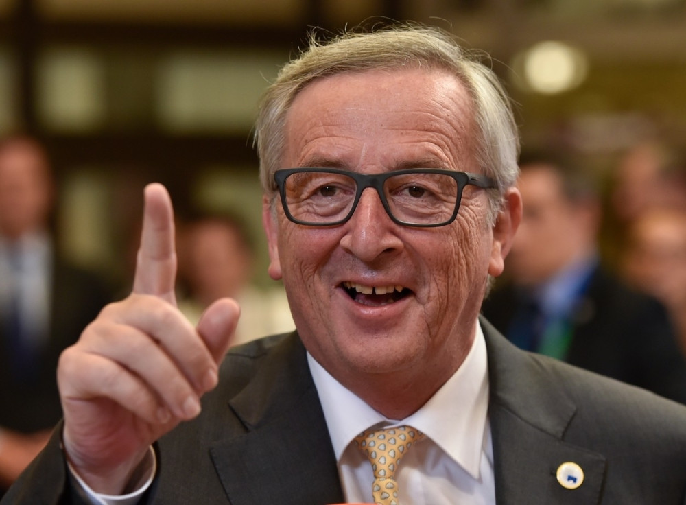 Junker jedva hodao mrtav-pijan! (VIDEO)