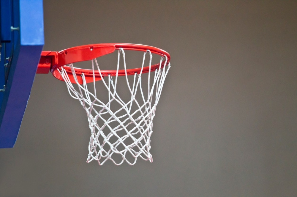 Nikome nije jasno kako ovaj dvogodišnjak pogađa koš (VIDEO)