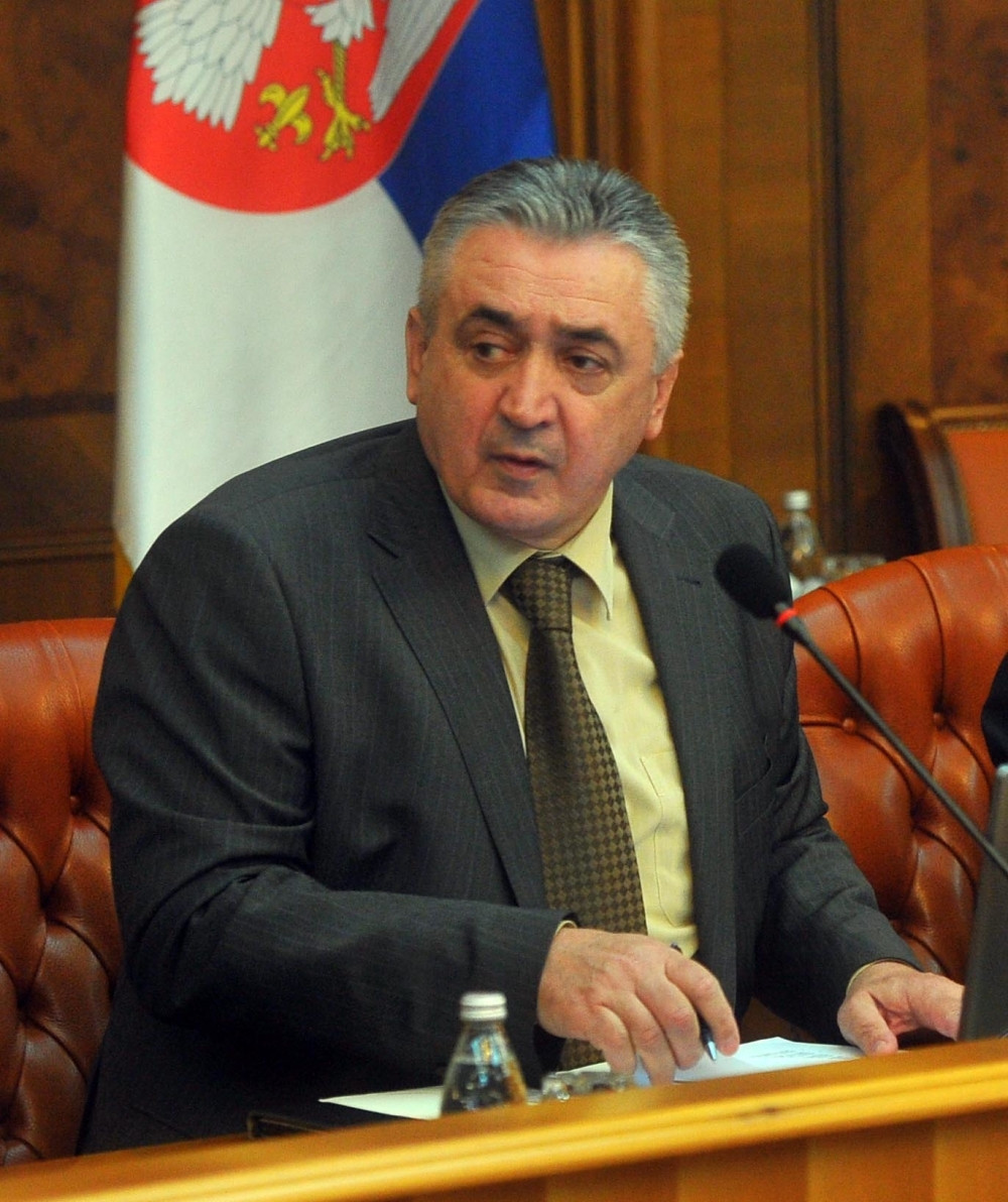 OTRKIVAMO~Veljko sedi u osam fotelja!