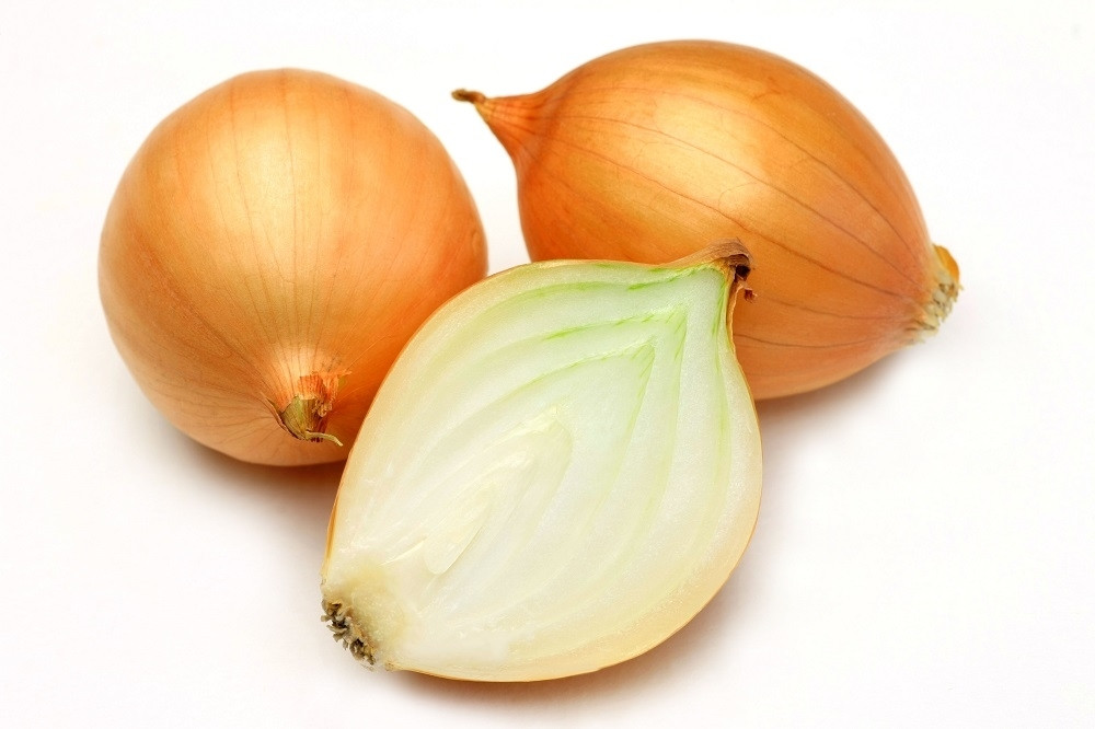 Pomoću ovoga se rešite neprijatnog mirisa luka sa ruku!