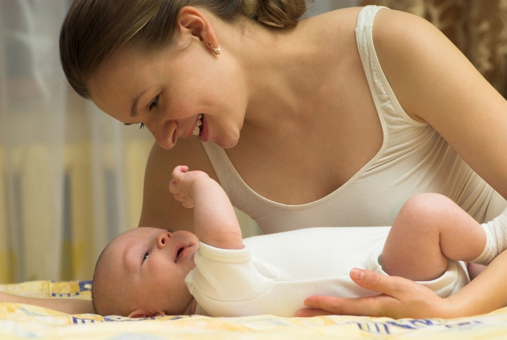 Čim se žena porodi, plata joj padne
