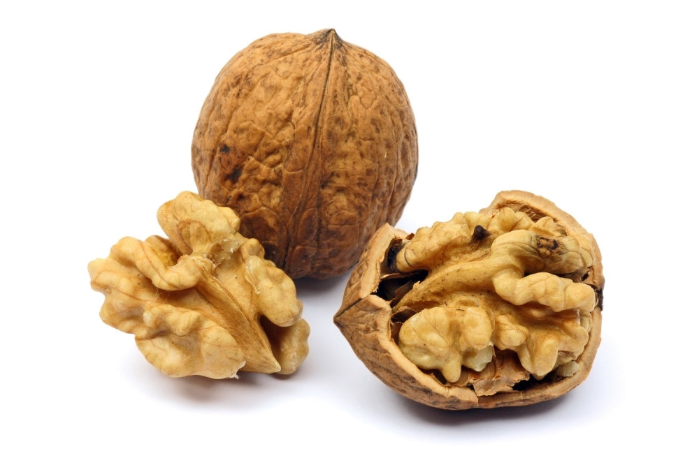 Ovaj deo oraha bacamo, a može da izleči bolesti srca!