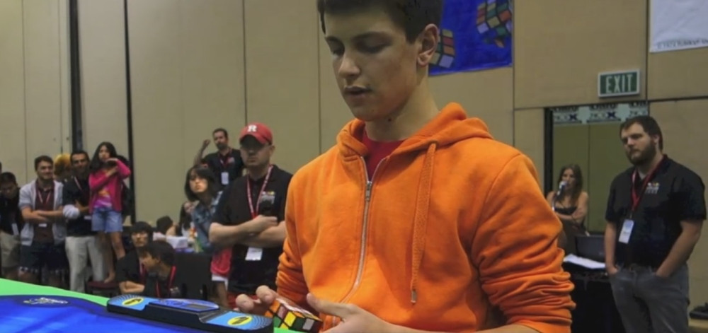 Složio Rubikovu kocku za 5,69 sekundi!