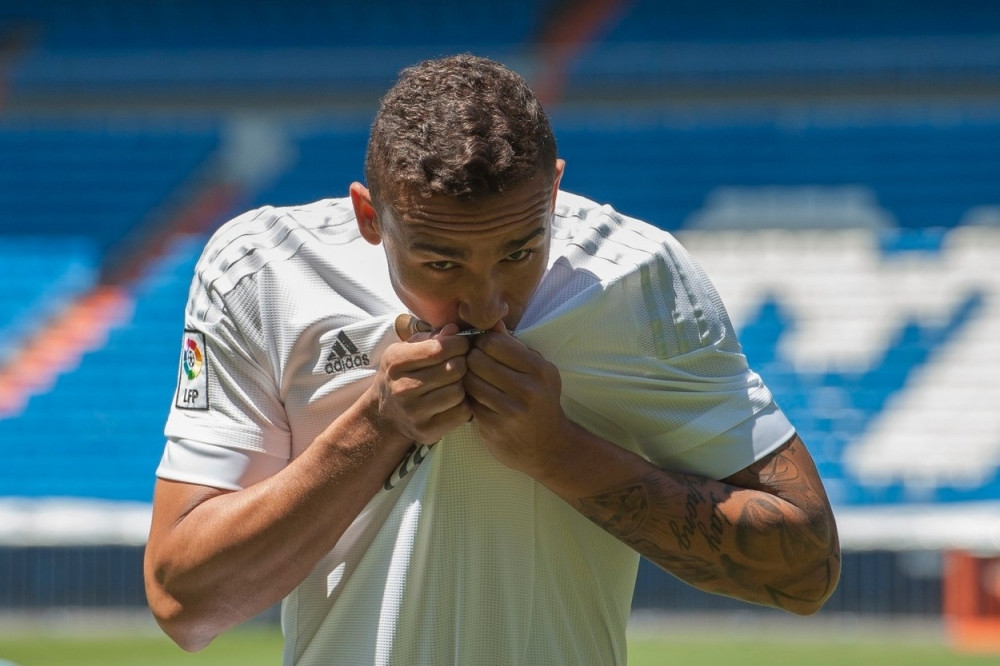 Košta 32 miliona evra a ne zna da pimpluje! (VIDEO)