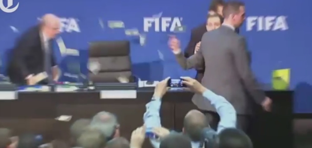 Komičar zasuo Blatera dolarima!