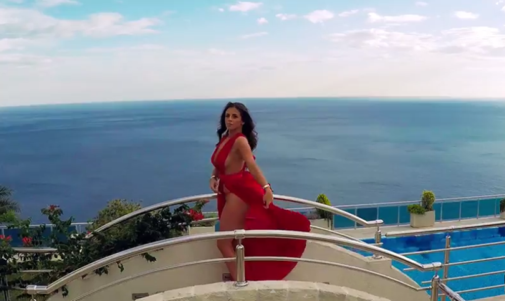 Ana Sević pokazala seksi guzu! (FOTO)