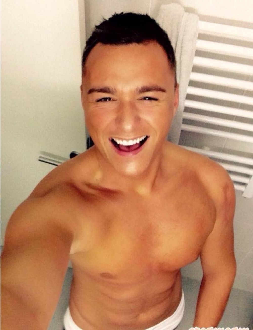 Aleksa se hvalio tuđim silikonima!