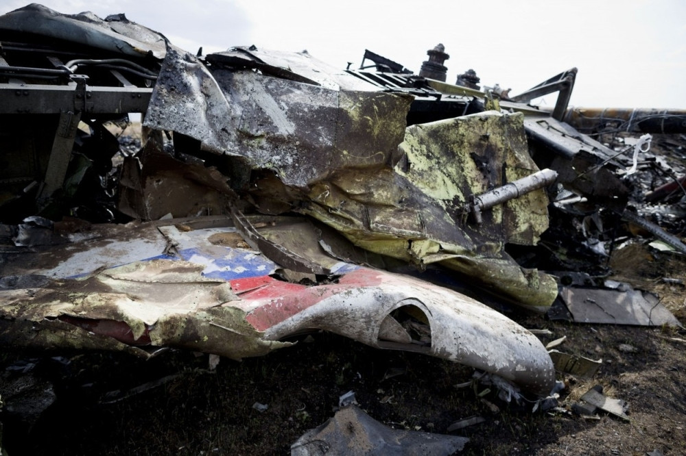 Novi snimak pada malezijskog aviona u Ukrajini! (VIDEO)