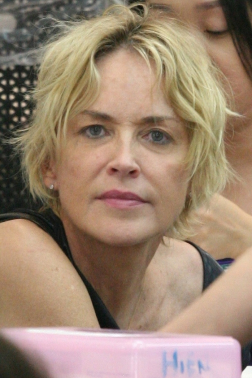 PAPARAZZO~Šeron Stoun bez trunke šminke!