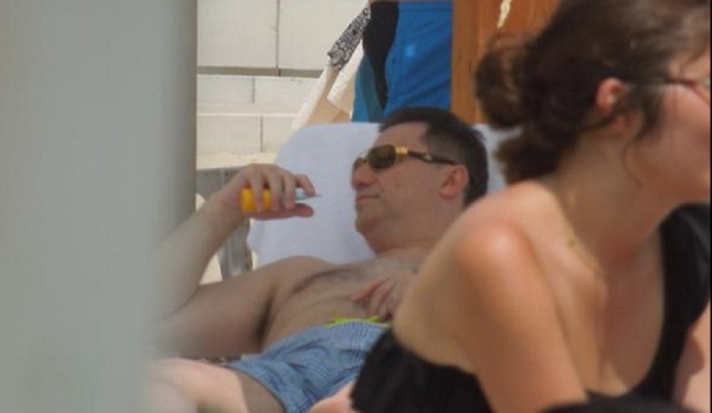 Gruevski šeta naočare od 60.000 dolara?!