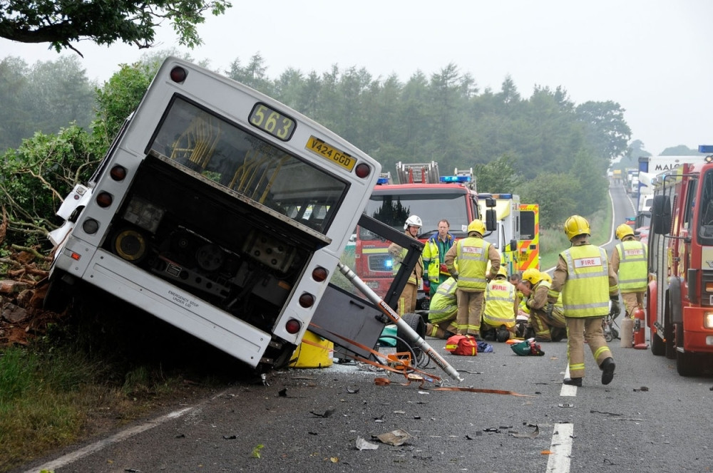 U saobraćajnoj nesreći 11 poginulih, 28 povređenih