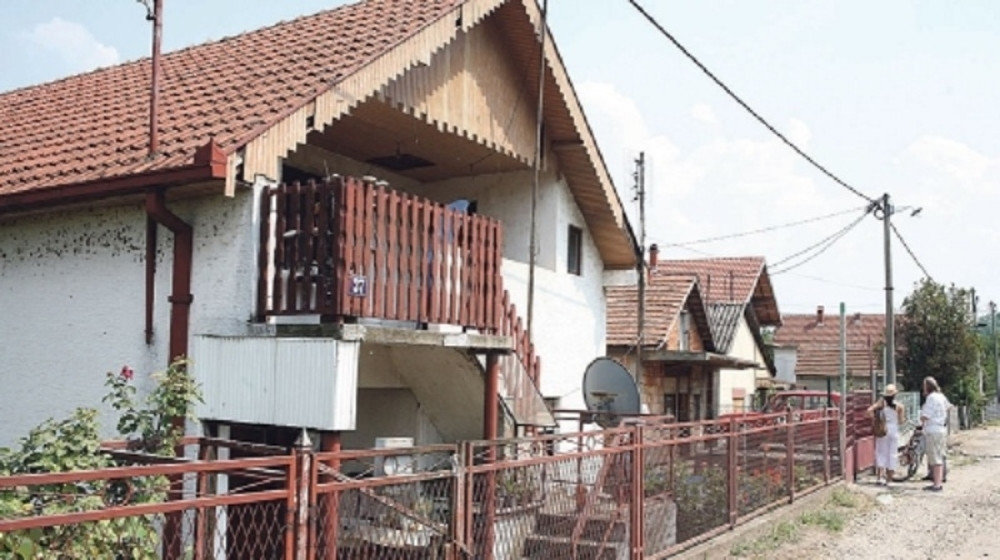 Ubadao ženu u vrat dok je policija kucala na vrata!