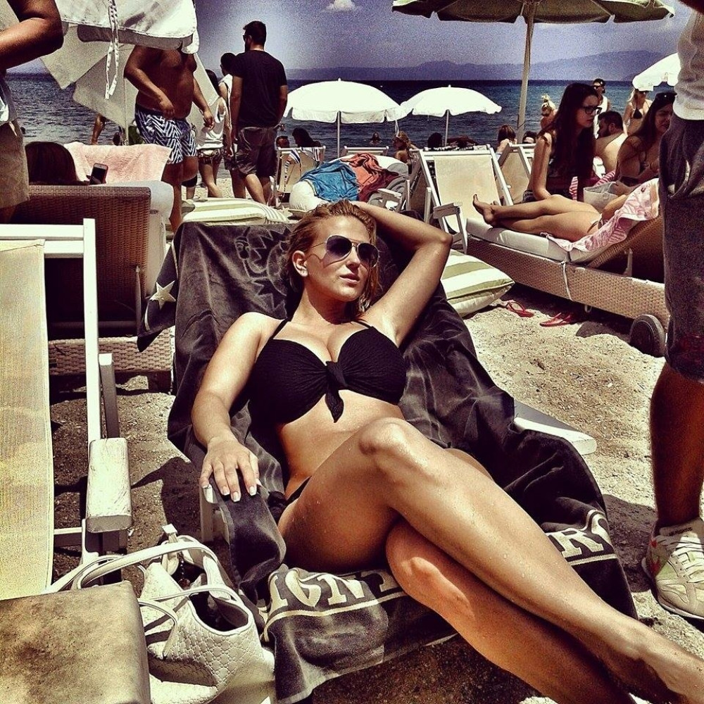 Devojke, prijavite se za ALO! dekolte