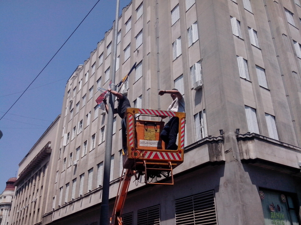 Kače bosanske zastave "u pet do 12"