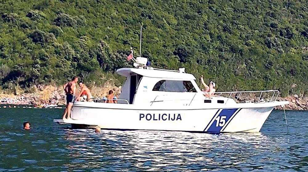 Disciplinski postupak protiv policajaca zbog zabave na moru!