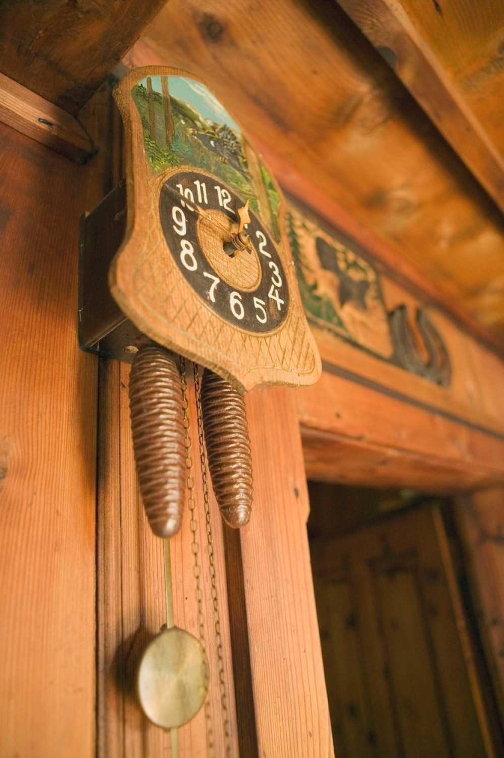 Kako je sinhronizovano kretanje klatna na satu?