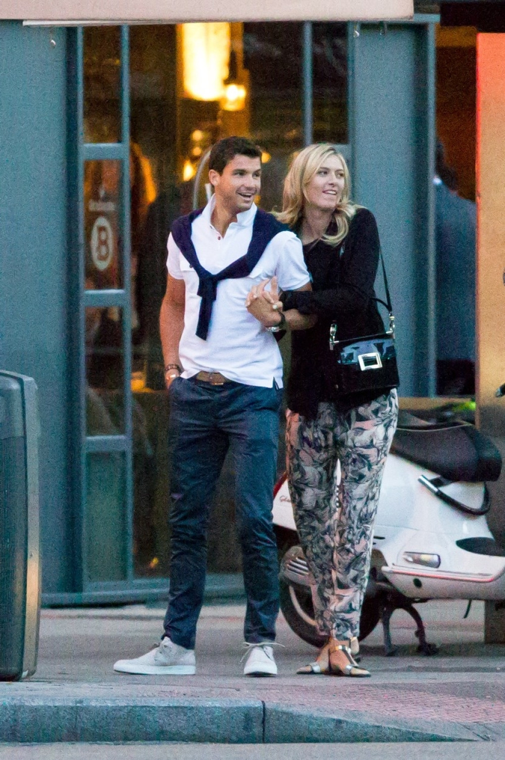 Teniser zbog Šarapove ostavio seksi Ruskinju