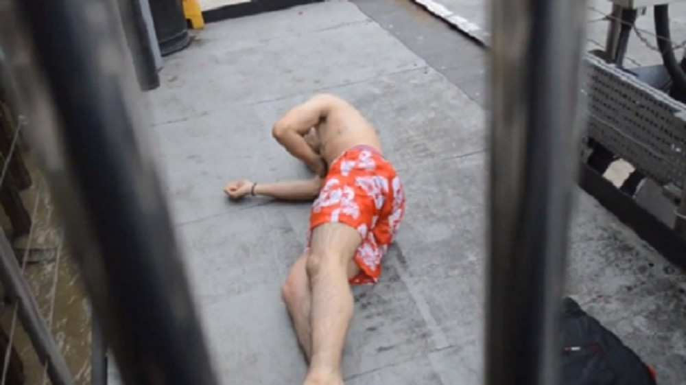 Dečak skočio s mosta da pobedi strah od visine (VIDEO)