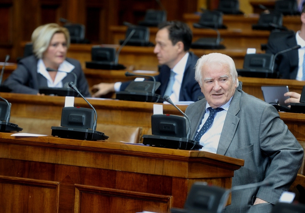 Da li je Skupština za starce?!