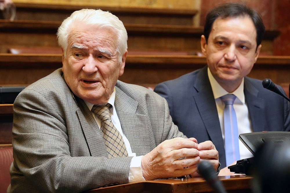 Mićunović: SPC nek sahranjuje, a ne da vodi politku