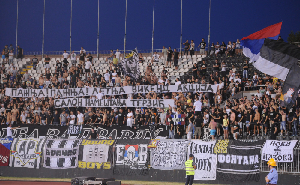 Vazura napadnut zbog neraščišćenih računa?