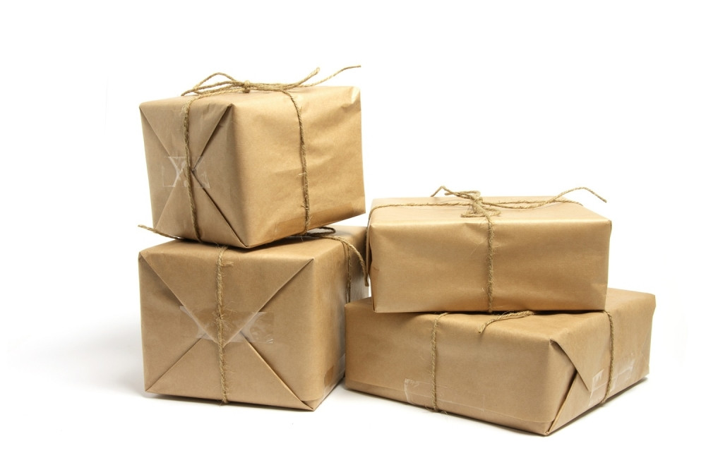 U kurirskim pošiljkama i rezani duvan i sumnjiva garderoba