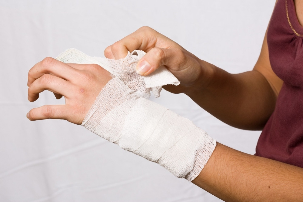 Evo zašto ne treba ispirati rane alkoholom!