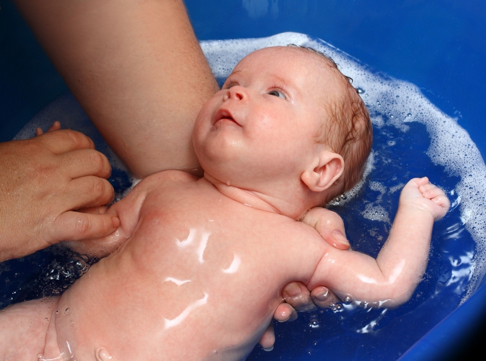 Evo kad da prestanete da se kupate goli sa decom