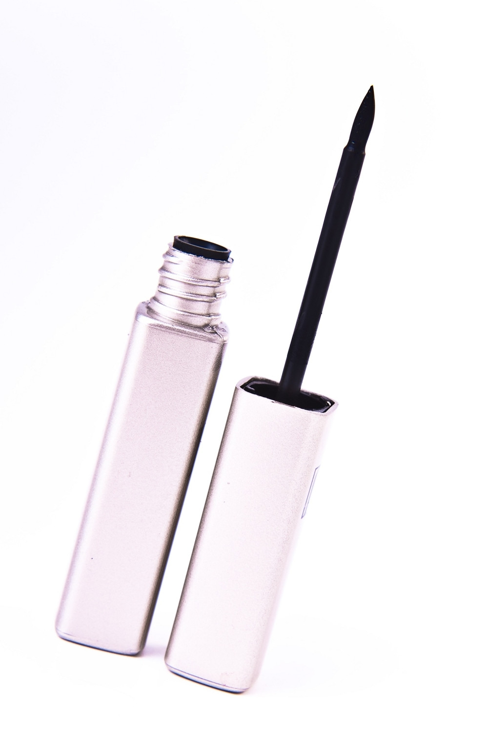 Pet zlatnih pravila za nanošenje ajlajnera