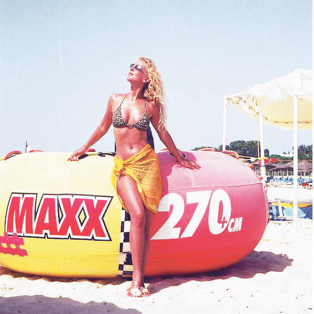 Ivana Mihić zavodi na plaži