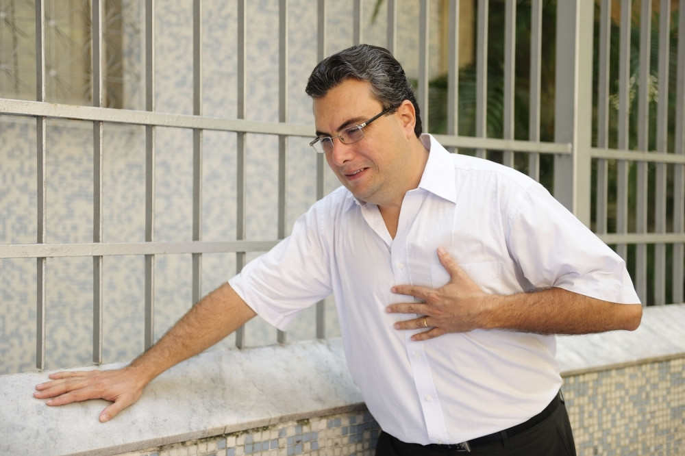 Oticanje stopala, bolovi u rukama, samo su neki od signala predinfarktnog stanja