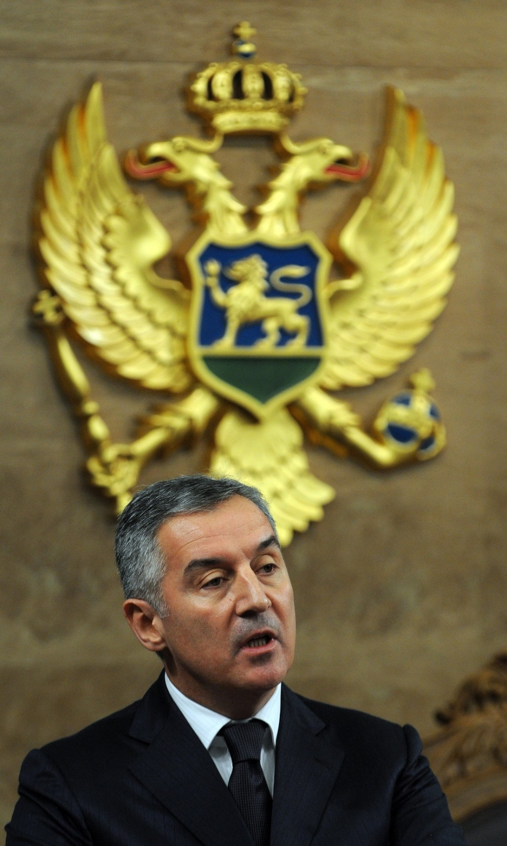 U Crnoj Gori "redovno" stanje: Milovi dele pare, tajno popisuju birače, štancuju listiće...