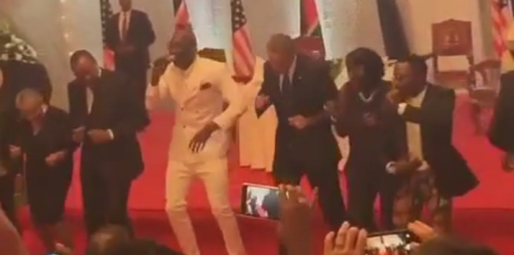 Pogledajte kako đuska Barak Obama (VIDEO)