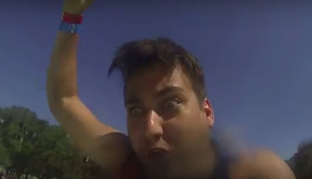 Glavom napred niz tobogan! (VIDEO)