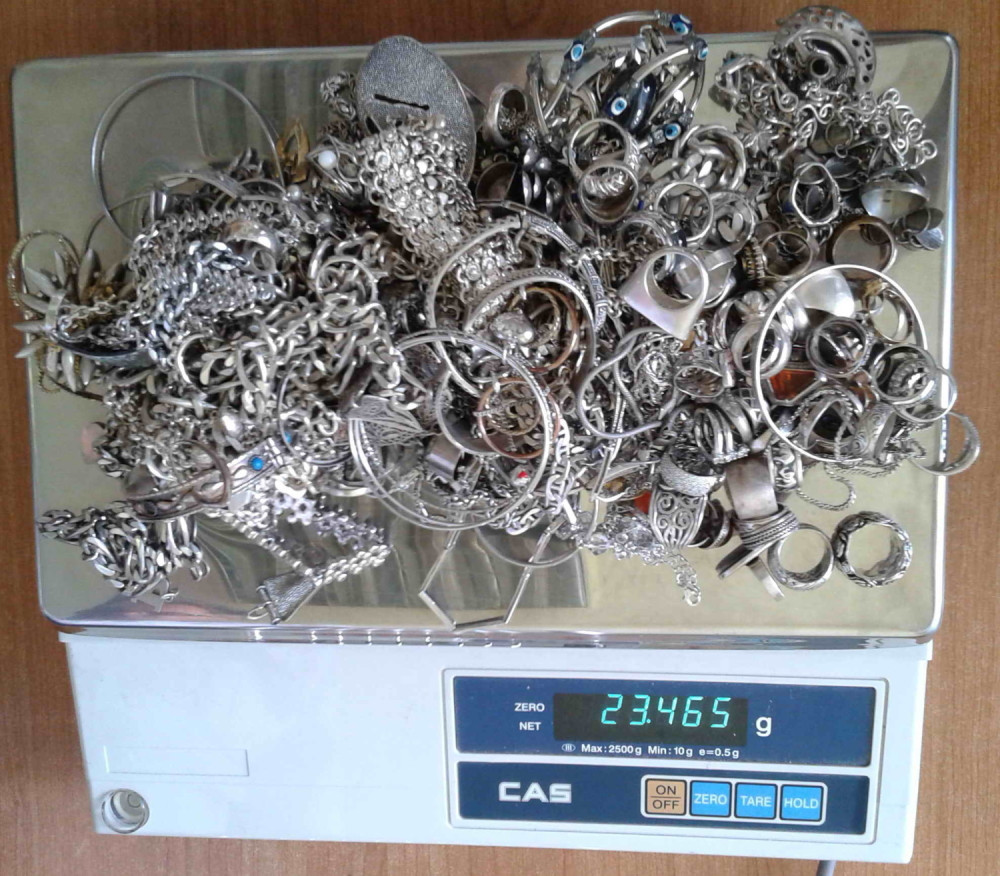 Zaplenjeno tri kilograma srebrnog nakita!