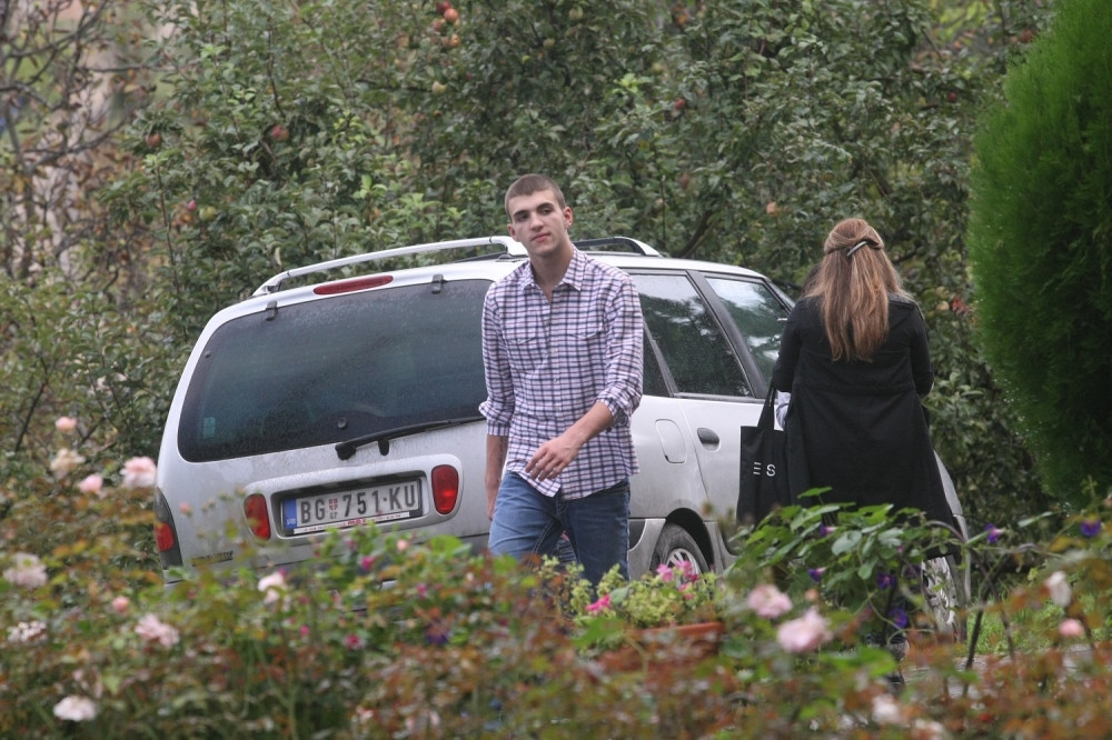 Ko je cica koju je provozao Veljko? (VIDEO)