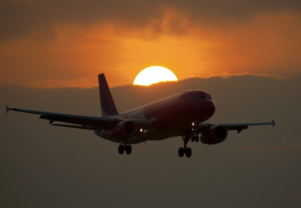 Sa ovim stjuardom bi svako voleo da leti (VIDEO)