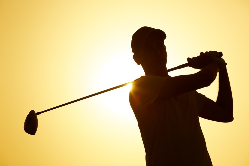 Žene udarile muževe golf vozilom, ubrzo su nestali u reci