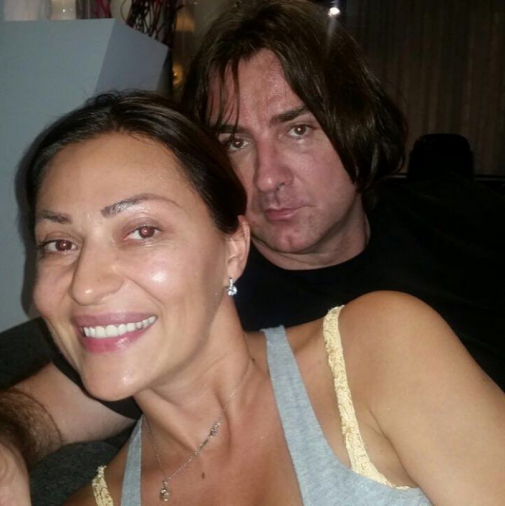 Ceca pozira bez trunke šminke